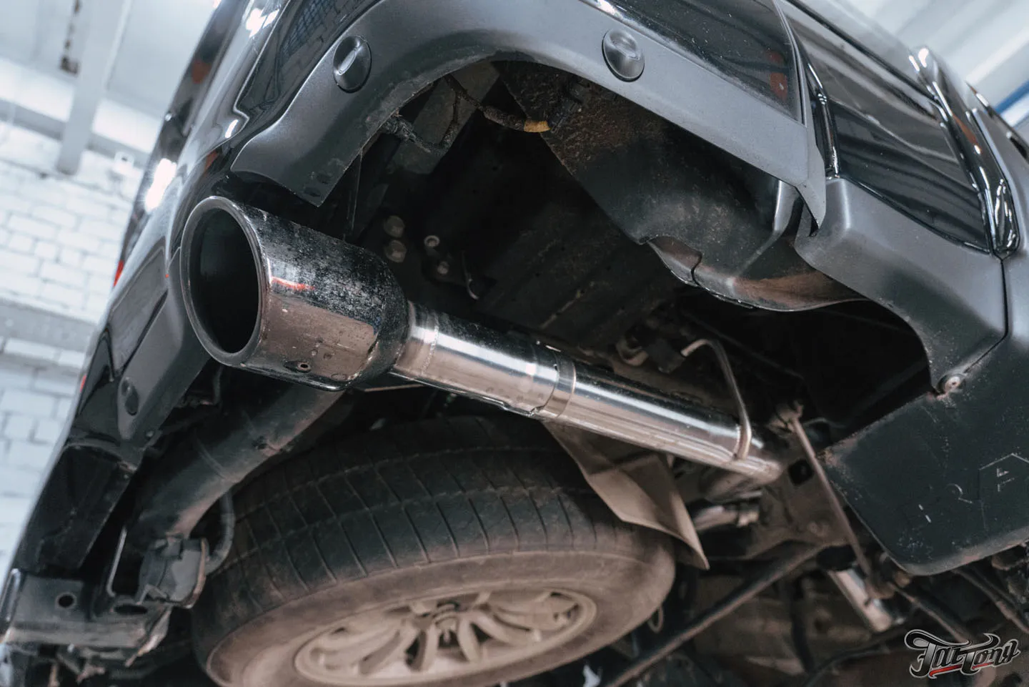 Установка модулей дальнего света Rigid, новая выхлопная система и химчистка салона для RAM 1500